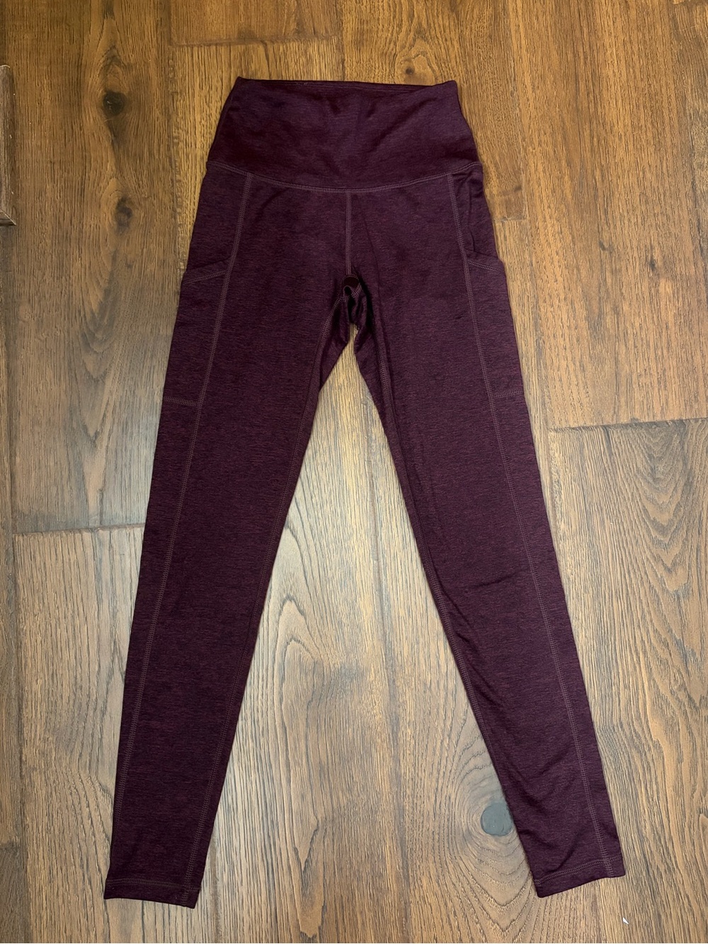 High-Waist Leggings in Deep Plum